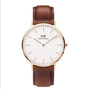 Daniel Wellington Classic St. Mawes Watch in Brown with gold hardware Size 36 mm